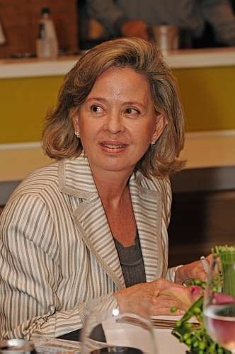 Rosana Camargo de Arruda Botelho foi anfitriã de almoço da Childhood