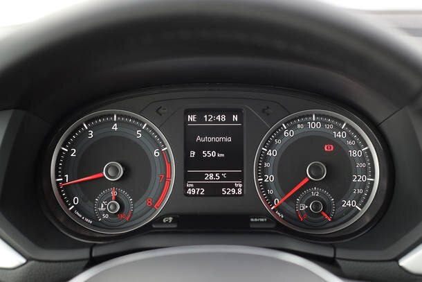 Nissan March 1.6 SL CVT x Volkswagen Gol 1.6 Highline I-Motion