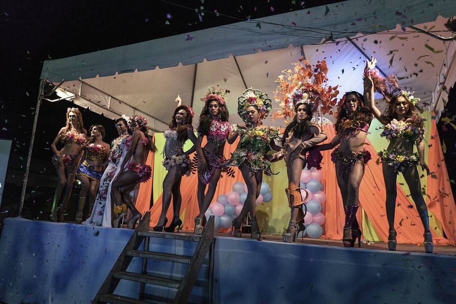 Um recente concurso de beleza transgênero teve discursos inspirados e roupas chamativas em Maria Respondo, Filipinas