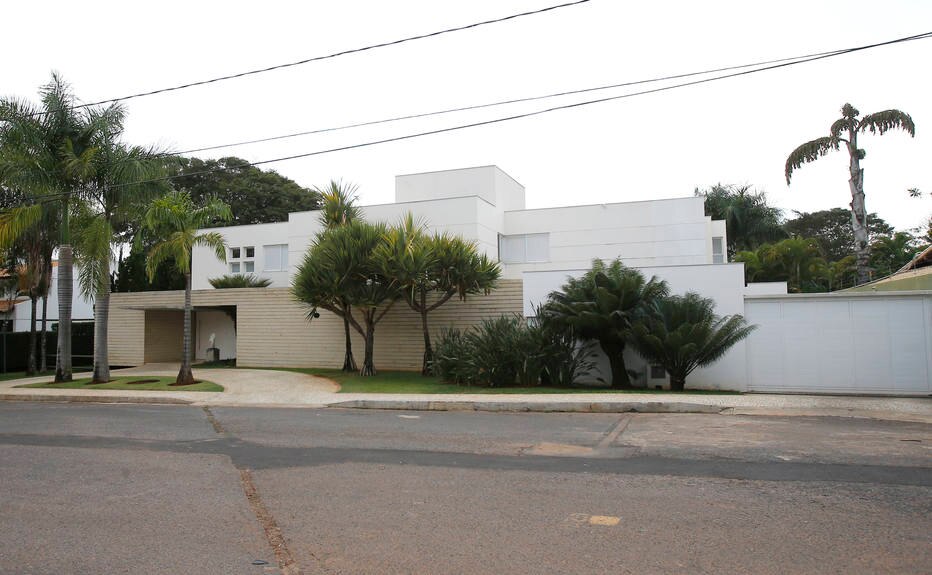 Casa no Lago Sul onde mora o senador AÃ©cio Neves