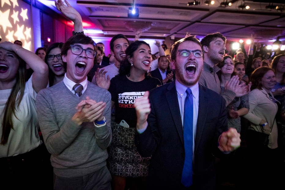 Democratas retomam Câmara e complicam metade final do mandato de Trump.