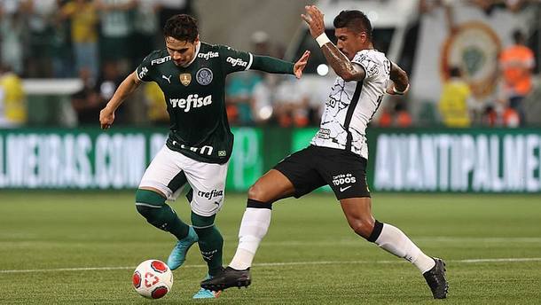 Palmeiras venceu o Corinthians por 2 a 1 no último dérbi, há um mês