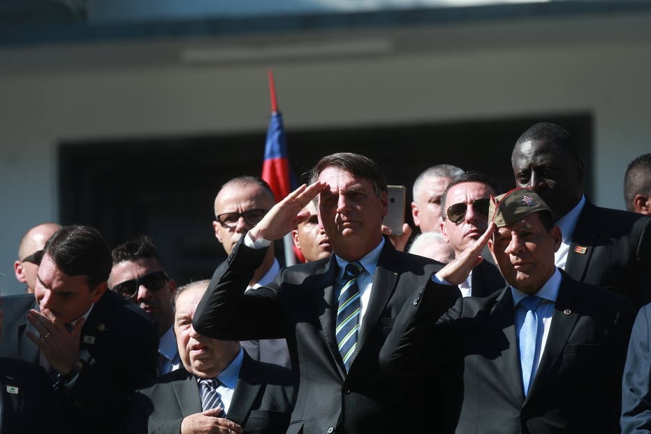 Bolsonaro diz que quer colocar colégios militares em todos os estados do Brasil