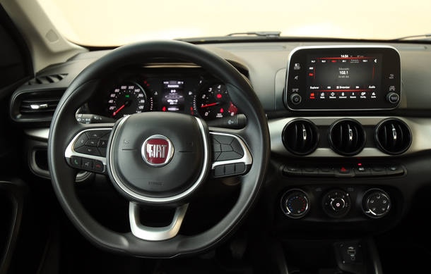 Fiat Cronos 1.3 Drive x Volkswagen Virtus 1.6 MSI