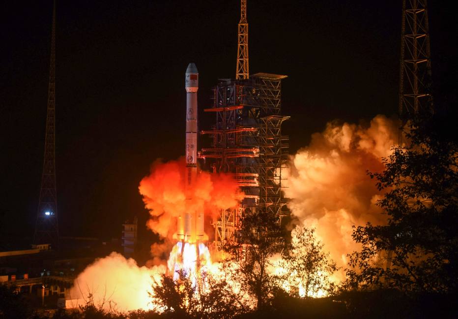 Em feito inédito, espaçonave chinesa pousa no lado oculto da Lua