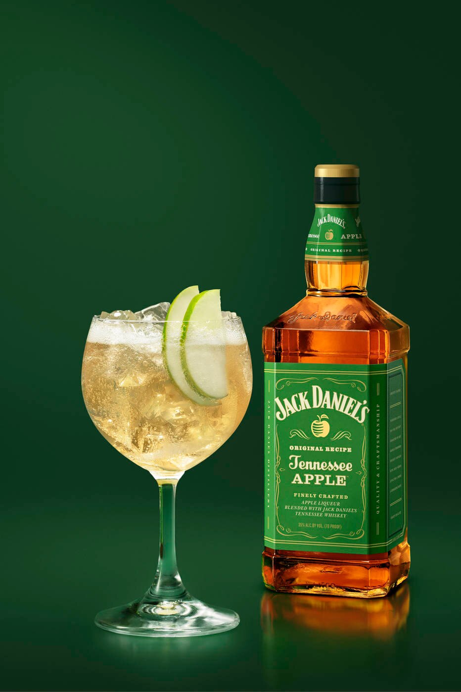 ctv-yty-jackdanielsapple-tomasarthuzzi-drinkgarrafa-blended01