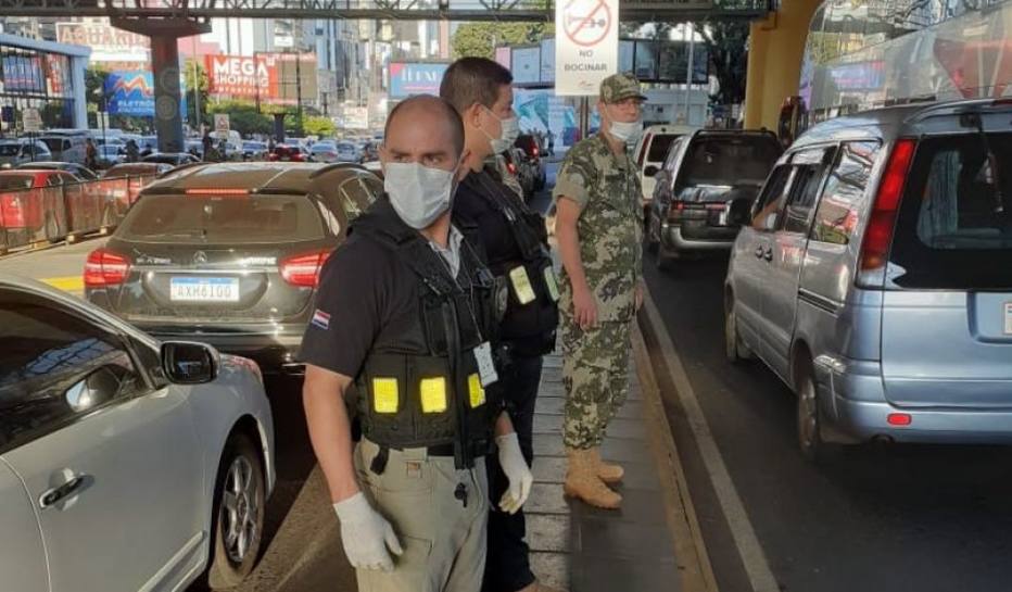 Agentes paraguaios atuam na fronteira com o Brasil