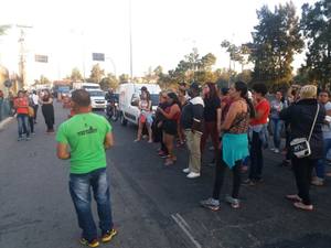 Familias de detentos bloqueiam via local da Marginal Pinheiros