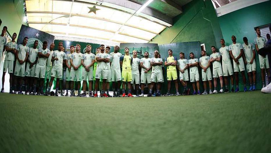 Jogadores da Chapecoense conversam com a diretoria