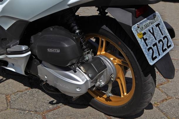 Yamaha NMax 160 enfrenta o Honda PCX 150
