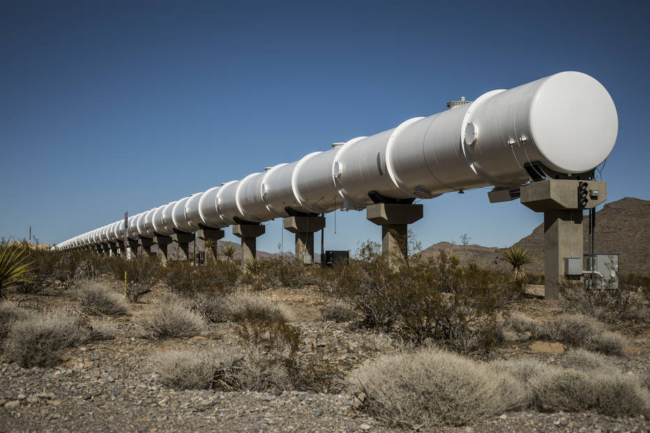 Parte do tubo de 500 metros usada para testes não tripulados pela Virgin Hyperloop One ao norte de Las Vegas.
