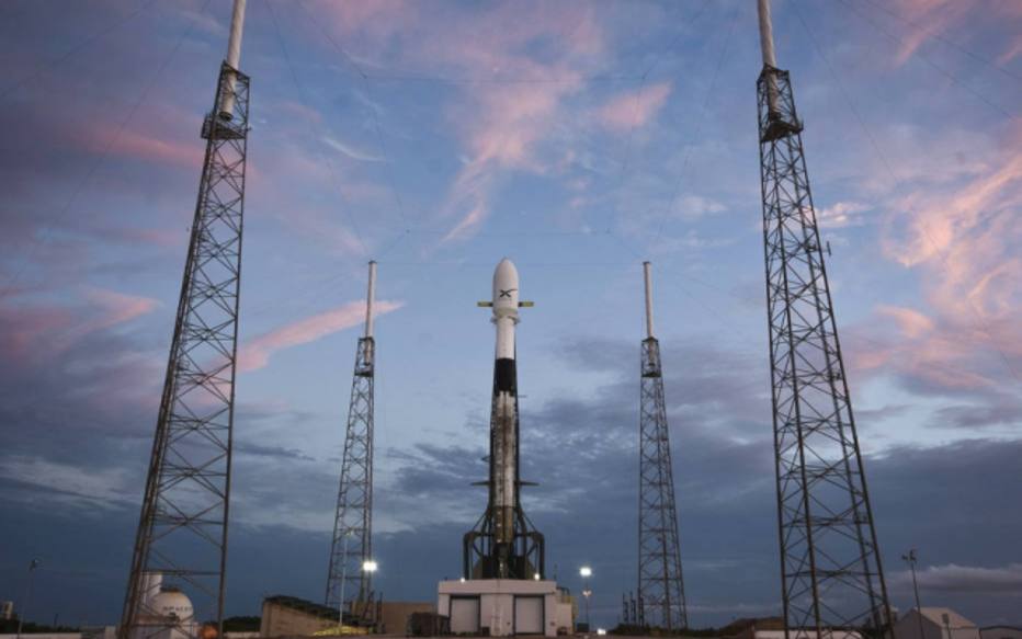 Em quinto lançamento no ano, SpaceX manda mais 60 satélites para o espaço -  Link - Estadão
