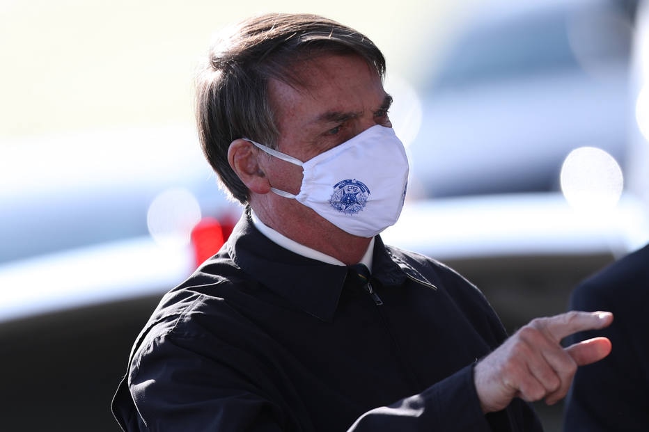 O presidente Jair Bolsonaro em frente Palacio da Alvorada nesta sexta-feira, 22