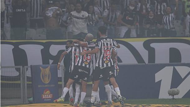 Jogadores do Atlético-MG comemoram gol na vitória sobre o Grêmio