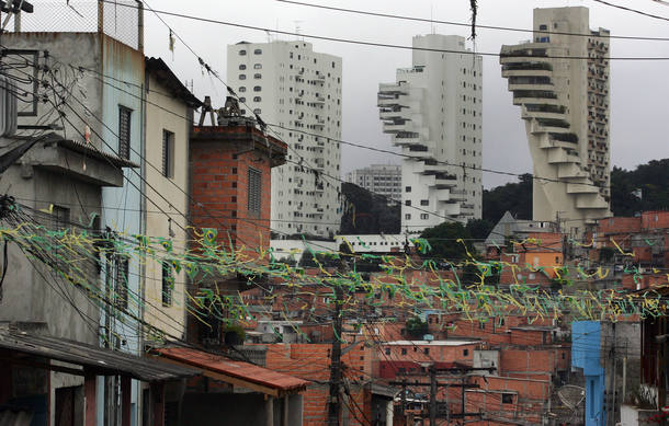 Resultado de imagem para Seis bilionários têm a mesma riqueza que os 100 milhões mais pobres no Brasil