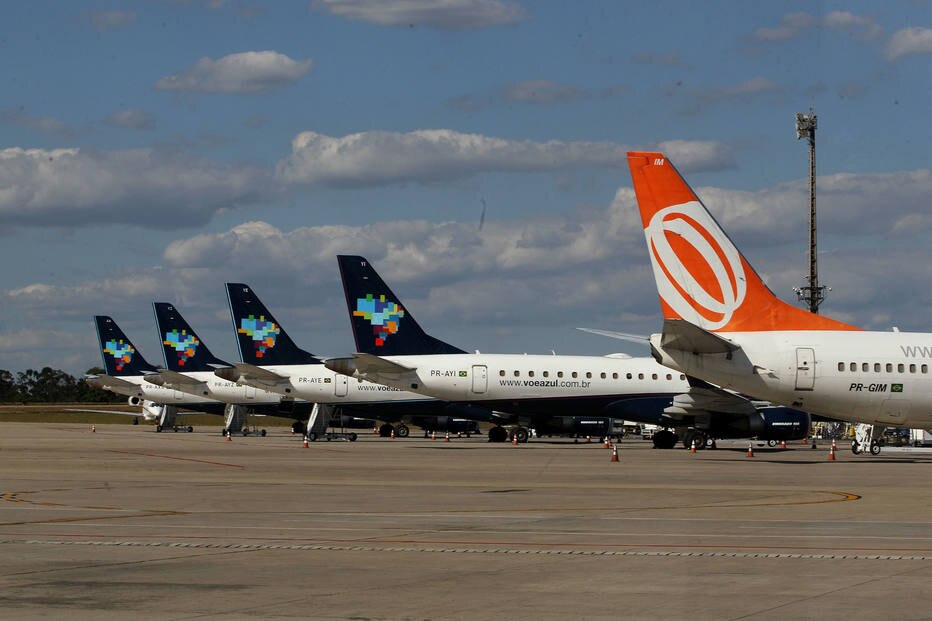 ctv-xdh-aviao-abastecendo