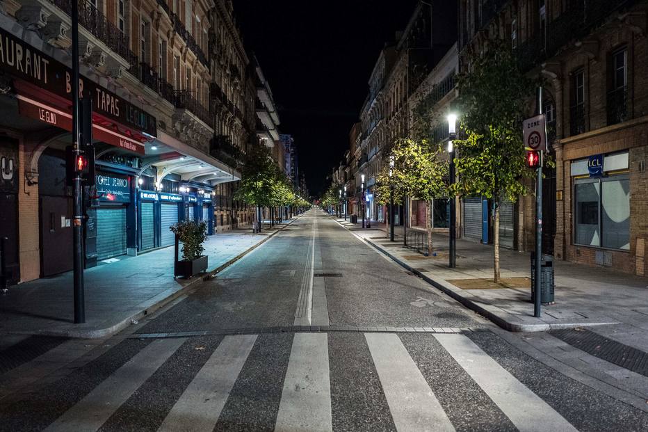 Rua deserta Fran&ccedil;a Toulouse Coronav&iacute;rus