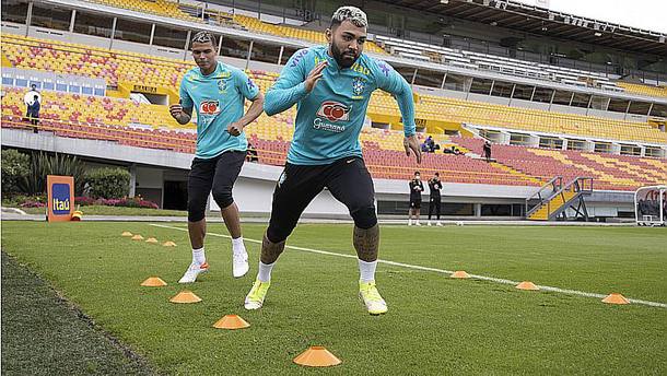 Gabigol e Thiago Silva, jogadores da seleção brasileira