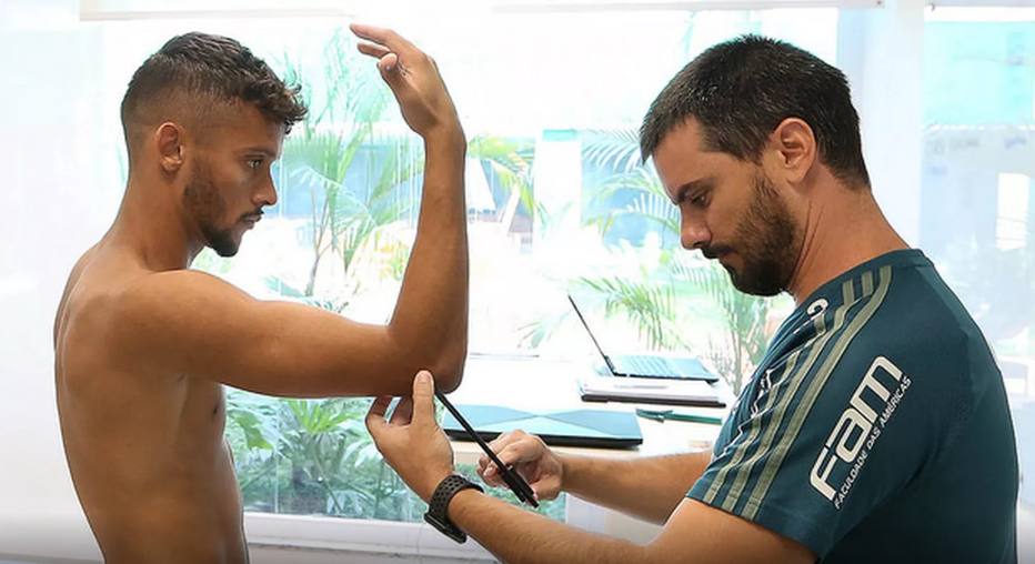 Scarpa revela ter ganho 4 kg no Palmeiras em trabalho de reforço