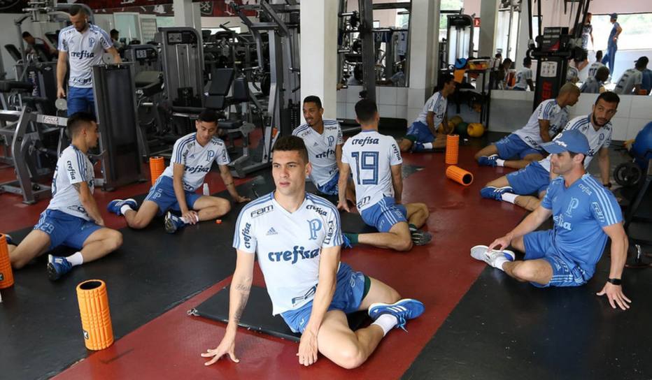 Titulares do Palmeiras fazem treino regenerativo no CT do Vitória
