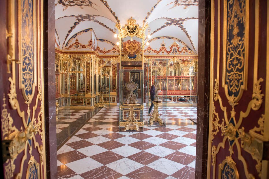 Diretora do Museu Grünes Gewölbe, em Dresden, disse não ser possível determinar o valor das peças de diamante e rubi que foram roubadas