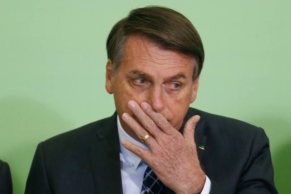 Bolsonaro 'arranja' agenda no ministério da Saúde a mulher que diz ter cura para covid com alho cru