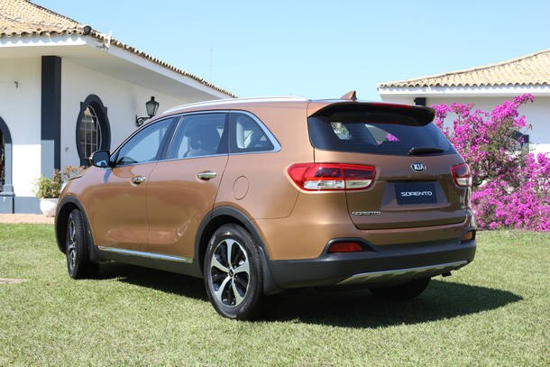 Novos Kia Sorento e Carnival
