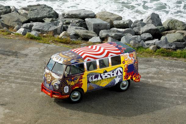 Volkswagen Kombi 'Woodstock' ganha réplica pelos 50 anos do festival