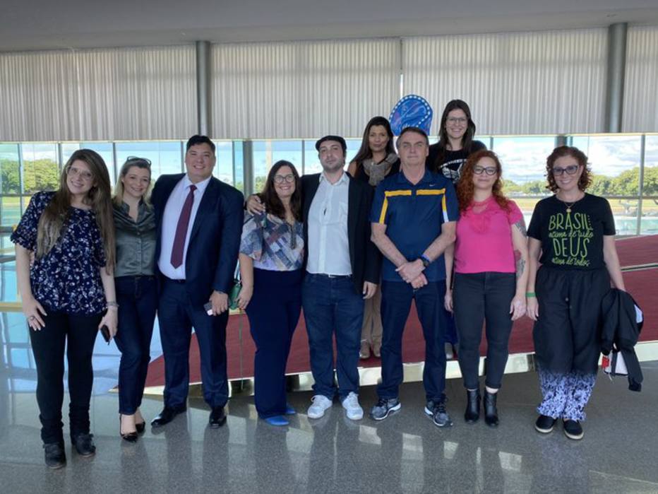 Bolsonaro recebe youtubers de direita no Alvorada um dia após divulgação de vídeo de reunião