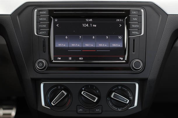 Nissan March 1.6 SL CVT x Volkswagen Gol 1.6 Highline I-Motion