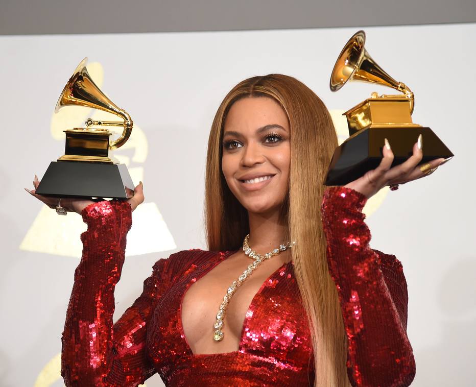 Beyonc Usa Colar De R 37 Milh es No Grammy Emais Estad o