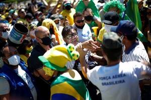 Profissionais do Estadão são agredidos com chutes, murros e empurrões por apoiadores de Bolsonaro