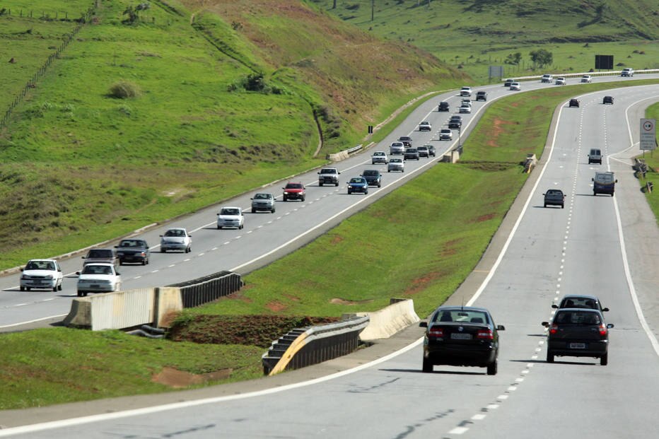 Marginal do Tietê e Ayrton Senna têm 15 km de lentidão após acidente