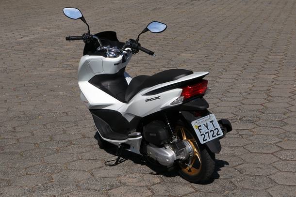 Yamaha NMax 160 enfrenta o Honda PCX 150