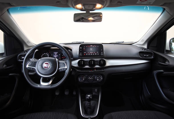 Fiat Cronos 1.3 Drive x Volkswagen Virtus 1.6 MSI