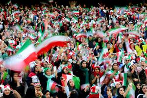 Mulheres poderão ver jogo de futebol em estádios no Irã após 40 anos - Roma  News