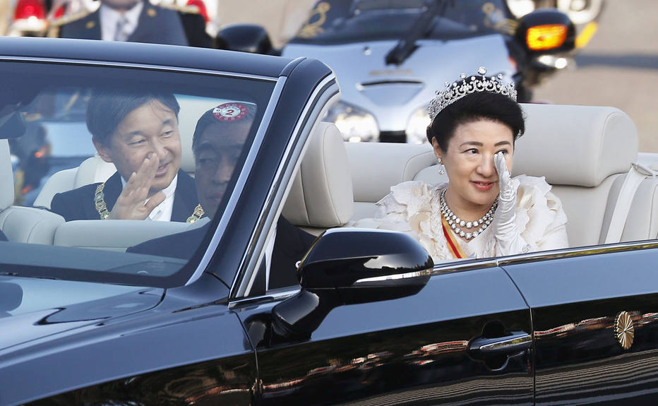 Cortejo com imperador Naruhito e imperatriz Masako por Tóquio marca oficialização do novo imperador ao Trono do Crisântemo - Fotos Estadão