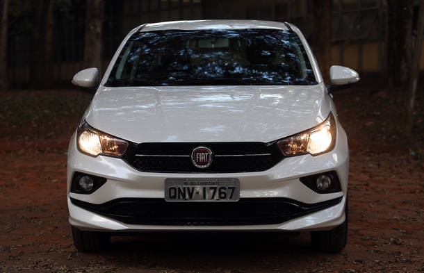 Fiat Cronos 1.3 Drive x Volkswagen Virtus 1.6 MSI
