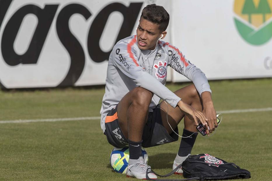 Técnico que aprovou Pedrinho no Corinthians diz: Não há no Brasil um meia como ele