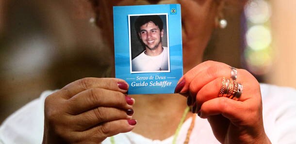 Resultado de imagem para Surfista que morreu pegando onda pode virar santo católico