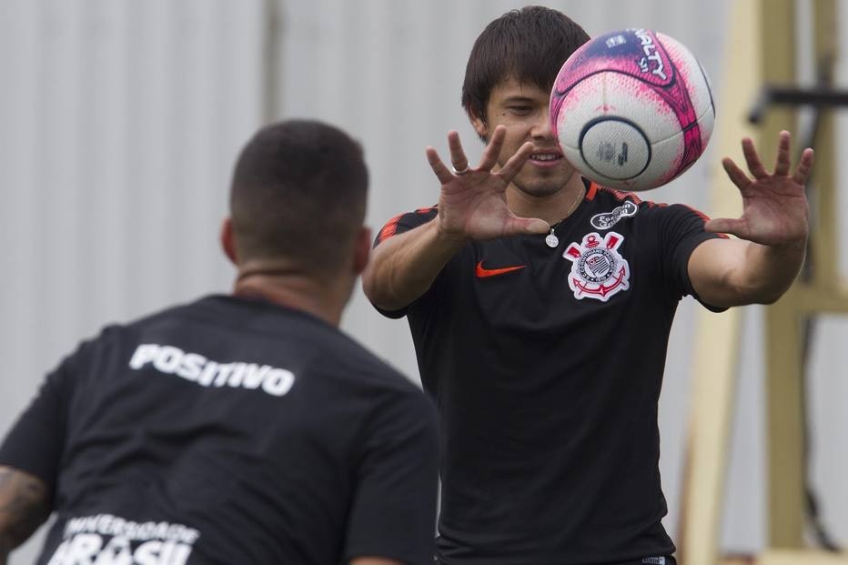 Aproveitamento do Corinthians cai com seca de gols de Romero