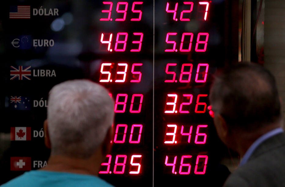 Com incertezas, real &eacute; &lsquo;vice&rsquo; em perda de valor