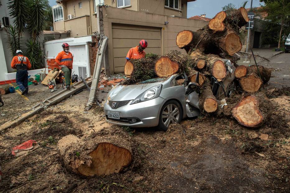 Moradores de SP relatam falta de energia elétrica por mais de dois dias