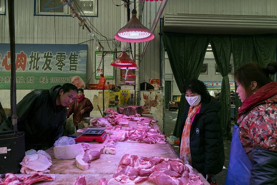 Um vírus pode ter se espalhado a partir de um mercado como este, em LangFang.