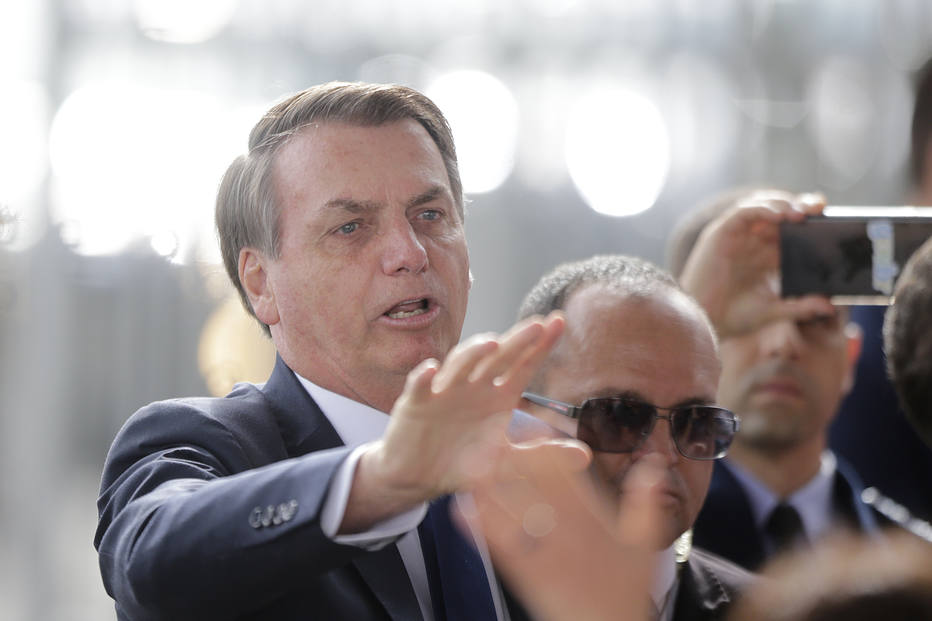 Bolsonaro é monitorado após secretário apresentar sintomas de gripe e fazer teste de coronavírus