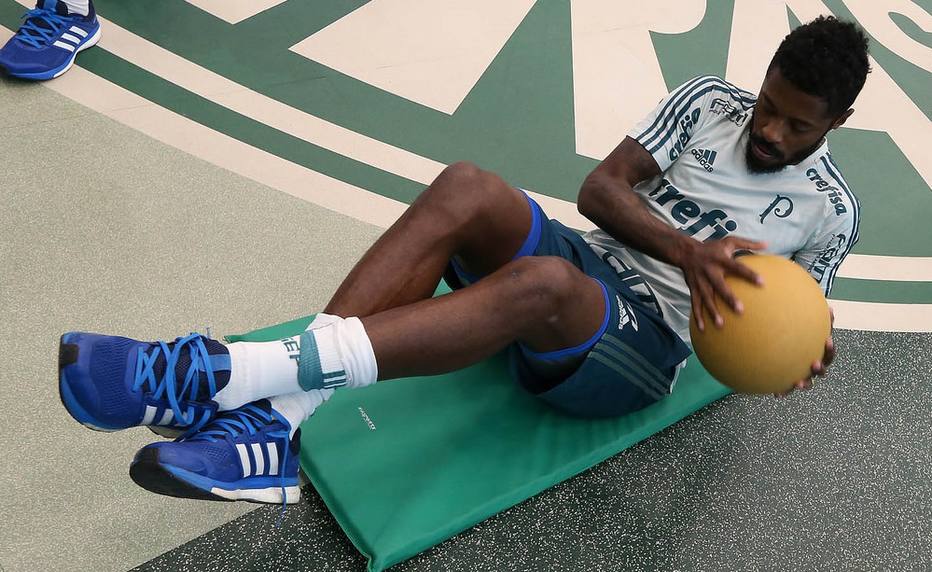 Empréstimo dificulta permanência de Michel Bastos no Palmeiras para 2019