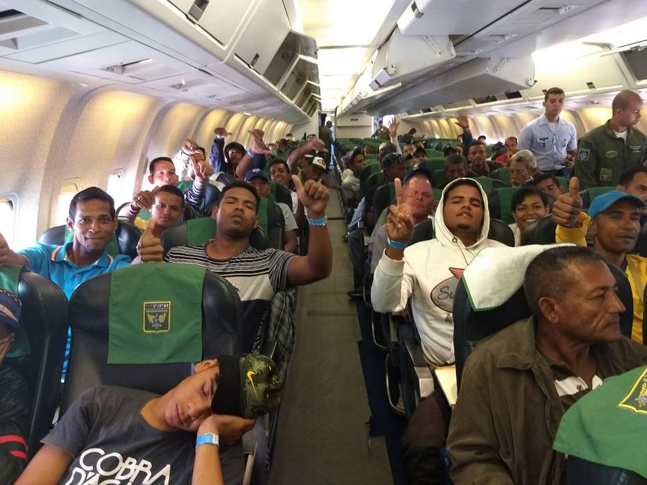 Venezuelanos em voo de RR para SP