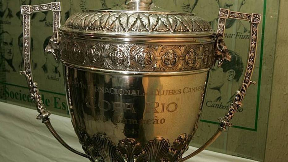 Taça da Copa Rio de 1951, conquistada pelo Palmeiras