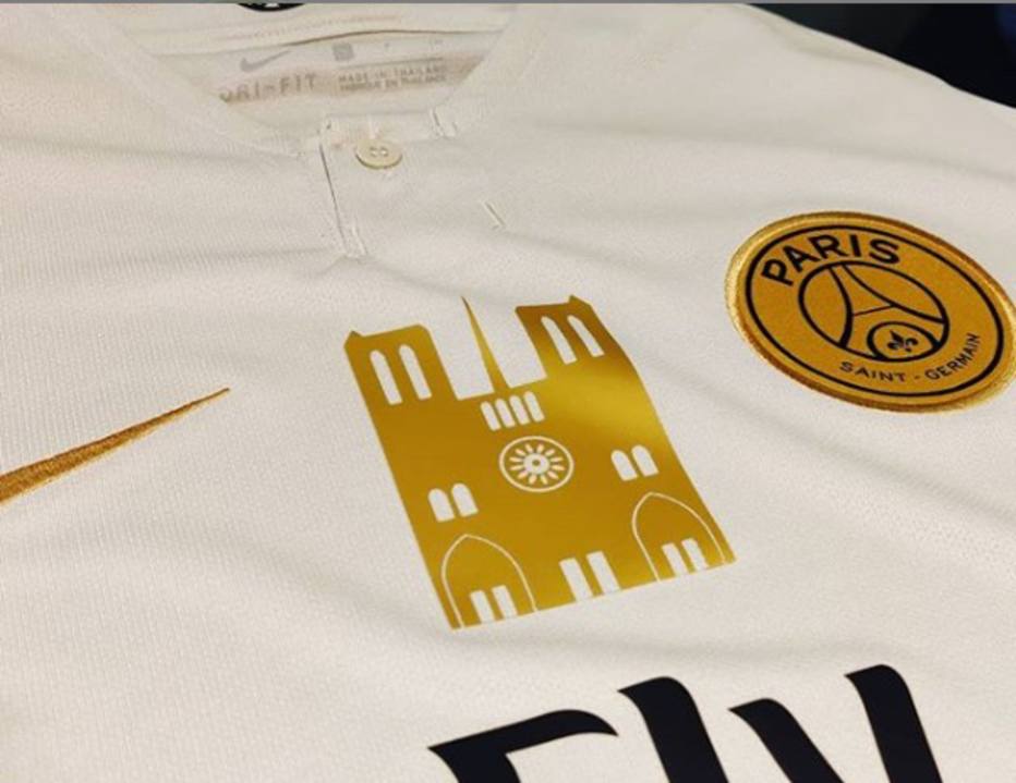 Camisa do PSG com patch da Notre-Dame