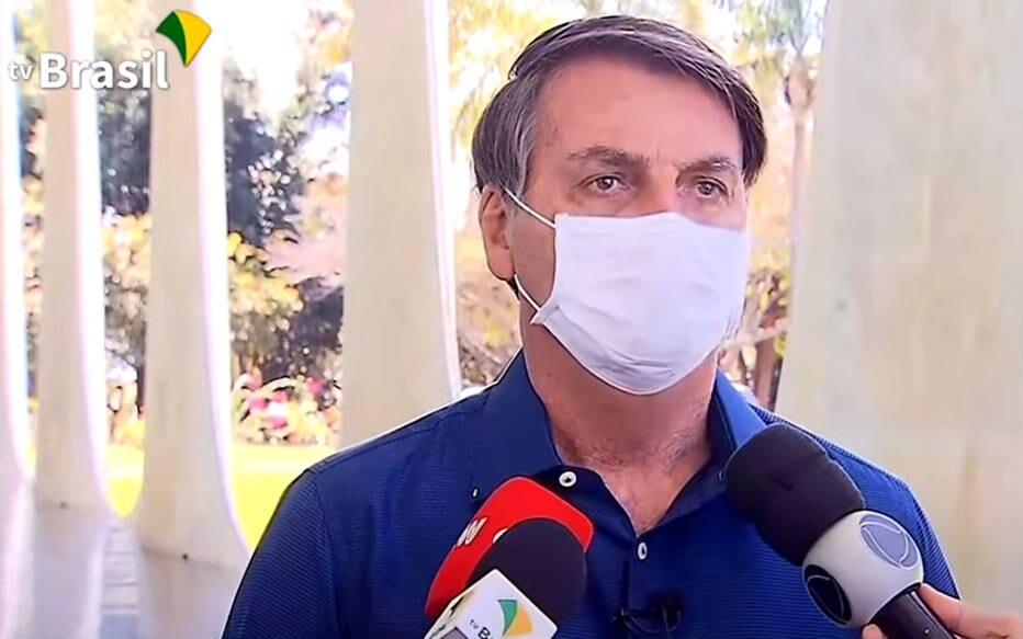 Bolsonaro é diagnosticado com covid-19